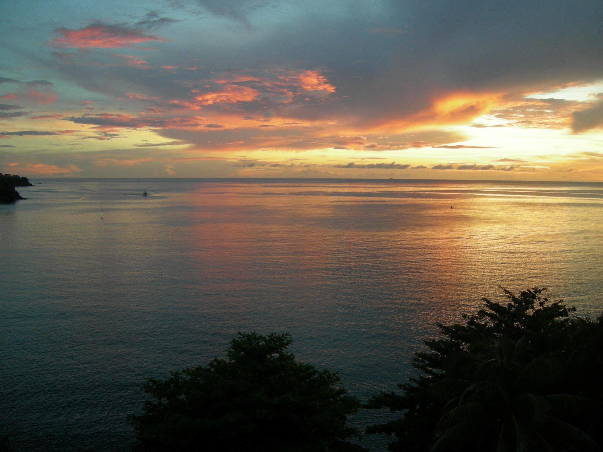 Casa Del Vega A Little Peace Of Heaven Hotel คาสทรีส ภายนอก รูปภาพ